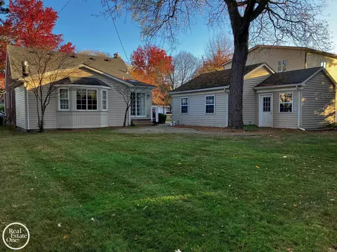735 Hampton, Grosse Pointe Woods, MI 48236 photo 25