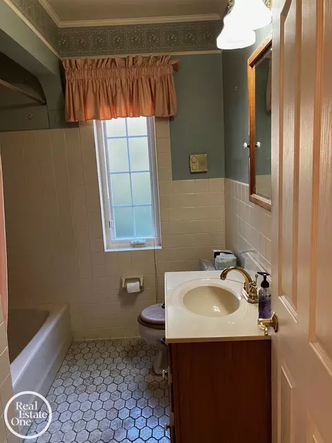 735 Hampton, Grosse Pointe Woods, MI 48236 photo 19