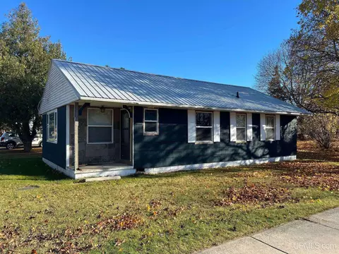 703 Garden Ave, Manistique, MI 49854