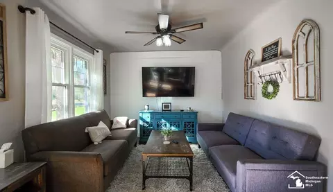 Living - 3585 Lakeview, Monroe, MI 48162 photo 1 of 1
