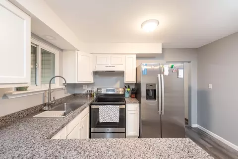 Kitchen - 2389 E Ginter, Midland, MI 48640 photo 2 of 3
