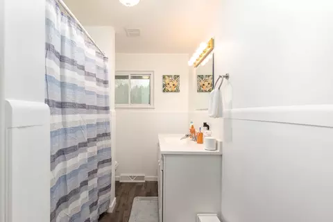 Bath - 2389 E Ginter, Midland, MI 48640 photo 3 of 3