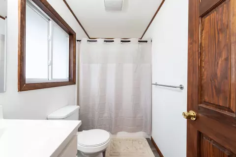 Bath - 2389 E Ginter, Midland, MI 48640 photo 2 of 3