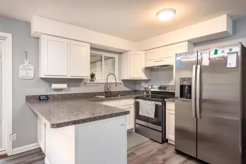 Kitchen - 2389 E Ginter, Midland, MI 48640 photo 1 of 3
