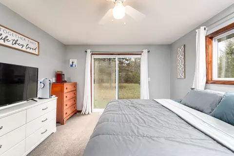 Bedroom - 2389 E Ginter, Midland, MI 48640 photo 2 of 7