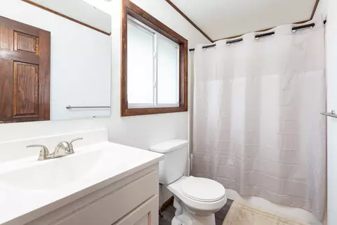 Bath - 2389 E Ginter, Midland, MI 48640 photo 1 of 3