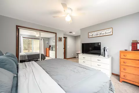 Bedroom - 2389 E Ginter, Midland, MI 48640 photo 3 of 7