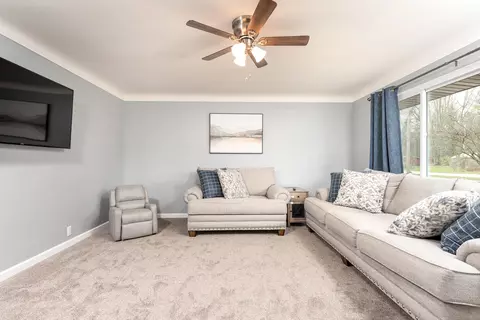 Living - 2389 E Ginter, Midland, MI 48640 photo 2 of 3