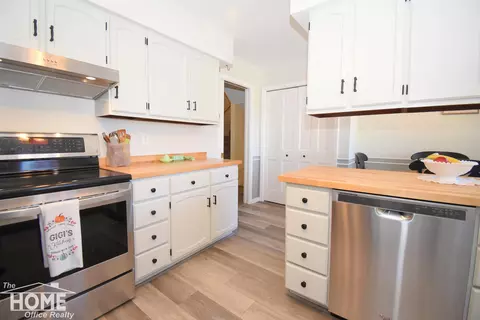 Kitchen - 7288 Bancroft, Bancroft, MI 48414 photo 4 of 4