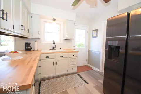 Kitchen - 7288 Bancroft, Bancroft, MI 48414 photo 2 of 4