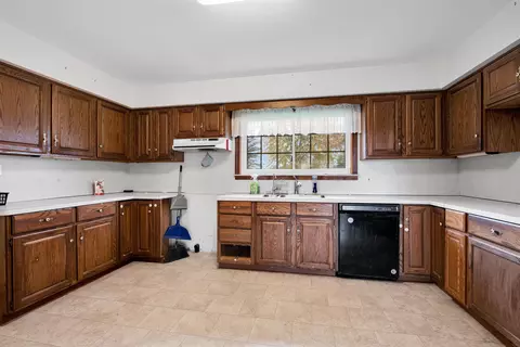 Kitchen - 11368 Gilbert, Riley, MI 48041 photo 1 of 2
