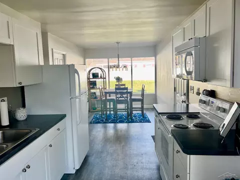 Kitchen - 1613 E Sugnet, Midland, MI 48642 photo 4 of 8