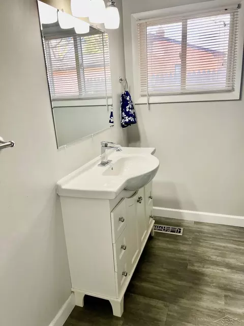 Bath - 1613 E Sugnet, Midland, MI 48642 photo 1 of 2