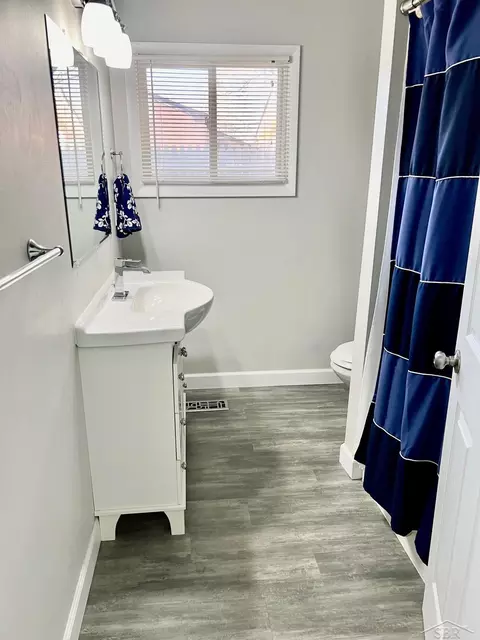 Bath - 1613 E Sugnet, Midland, MI 48642 photo 2 of 2
