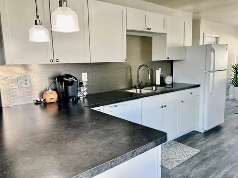Kitchen - 1613 E Sugnet, Midland, MI 48642 photo 6 of 8