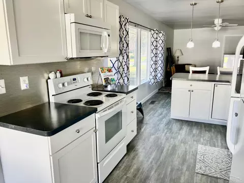 Kitchen - 1613 E Sugnet, Midland, MI 48642 photo 2 of 8