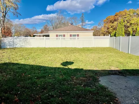 Exterior - 1613 E Sugnet, Midland, MI 48642 photo 5 of 5
