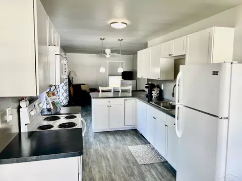 Kitchen - 1613 E Sugnet, Midland, MI 48642 photo 3 of 8