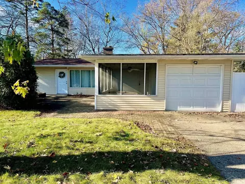 1613 E Sugnet, Midland, MI 48642