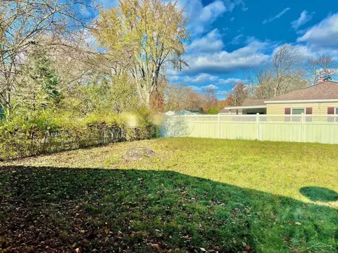 Exterior - 1613 E Sugnet, Midland, MI 48642 photo 4 of 5