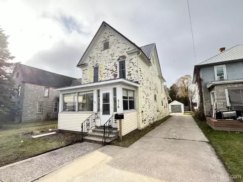 316 S Maple, Manistique, MI 49854