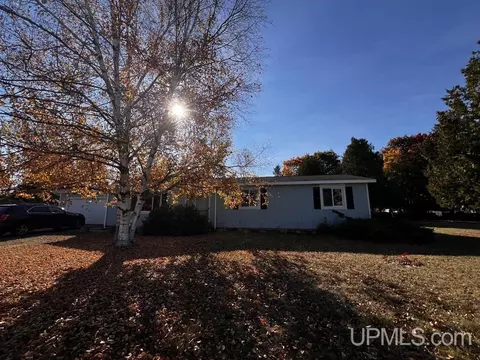 725 Cherry, Manistique, MI 49854
