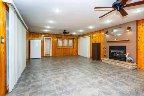 Living - 1983 Washington, Algonac, MI 48001 photo 2 of 3