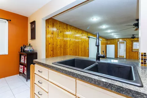 Kitchen - 1983 Washington, Algonac, MI 48001 photo 3 of 4
