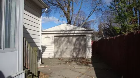 3145 Thom, Flint, MI 48506 photo 3
