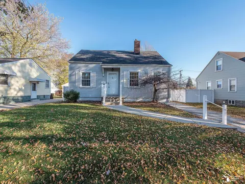 714 Bentley, Monroe, MI 48162