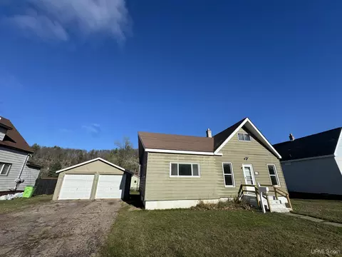 1825 Ridge, Niagara, WI 54151