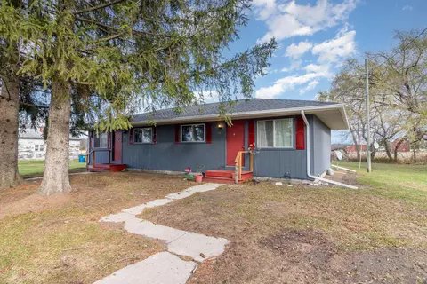 526 N 528 N Nine Mile, Sanford, MI 48657