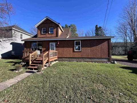 1024 Douglas, Ironwood, MI 49938