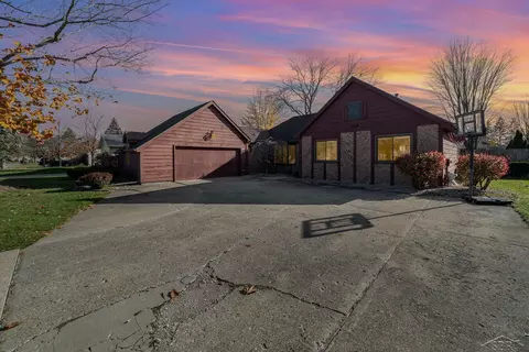 5159 Dustine, Saginaw, MI 48603