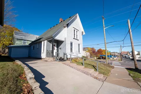 602 S 3rd, Marquette, MI 49855