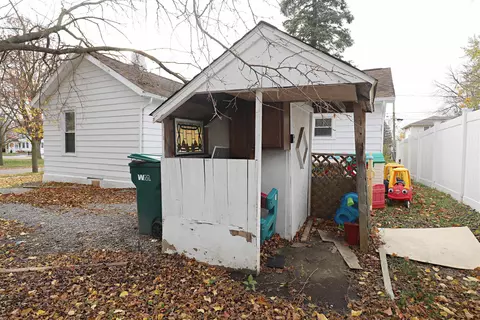 Exterior - 401 Elm, Flushing, MI 48433 photo 7 of 11