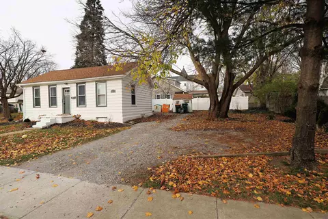 Exterior - 401 Elm, Flushing, MI 48433 photo 9 of 11