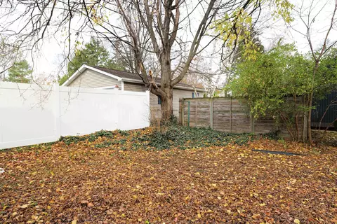 Exterior - 401 Elm, Flushing, MI 48433 photo 8 of 11