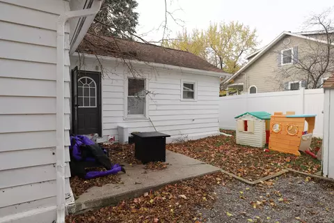 Exterior - 401 Elm, Flushing, MI 48433 photo 6 of 11