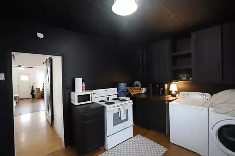 Kitchen - 401 Elm, Flushing, MI 48433 photo 3 of 3