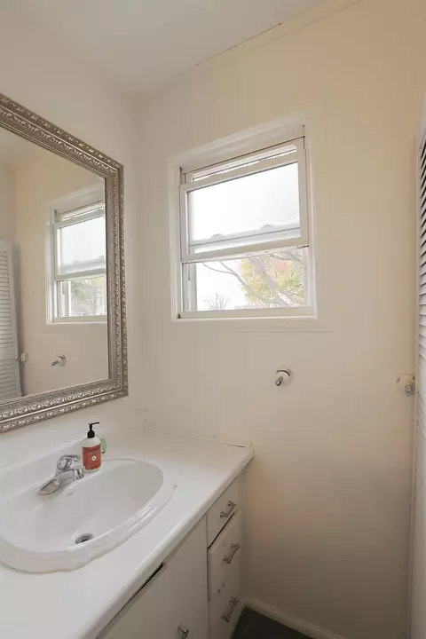 Bath - 401 Elm, Flushing, MI 48433 photo 1 of 2