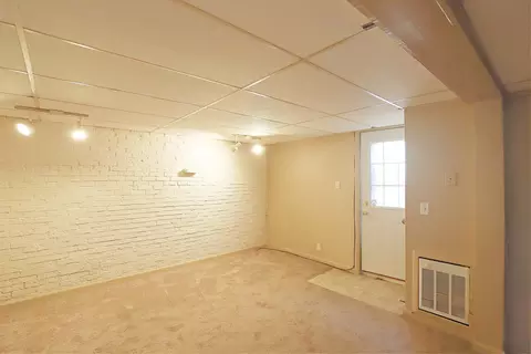 418 S Seymour, Flushing, MI 48433 photo 14