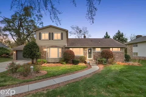 17518 S Nunneley, Clinton Township, MI 48035