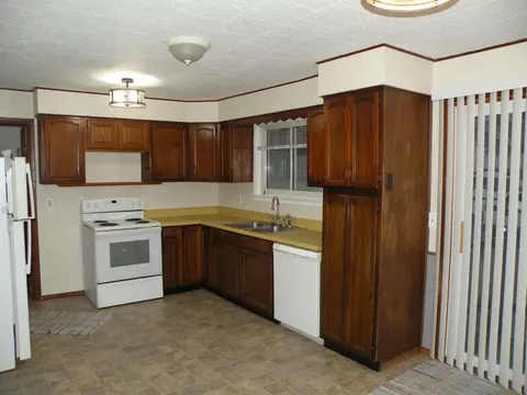 Kitchen - 620 Walnut, Owosso, MI 48867 photo 2 of 3