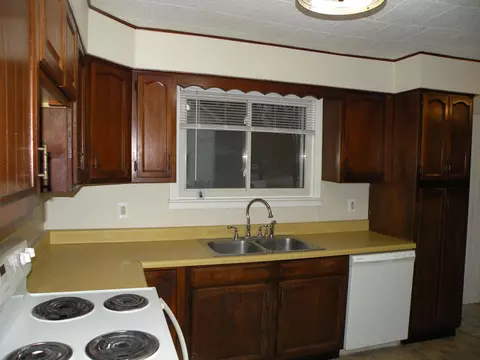 Kitchen - 620 Walnut, Owosso, MI 48867 photo 1 of 3
