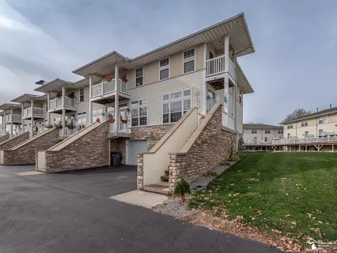 318 Beachwalk, Luna Pier, MI 48157