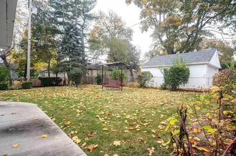 2039 Hampton, Grosse Pointe Woods, MI 48236 photo 27