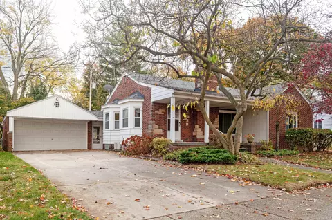 2039 Hampton, Grosse Pointe Woods, MI 48236 photo 2