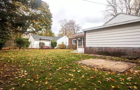 2039 Hampton, Grosse Pointe Woods, MI 48236 photo 31