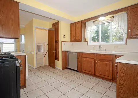 2039 Hampton, Grosse Pointe Woods, MI 48236 photo 10